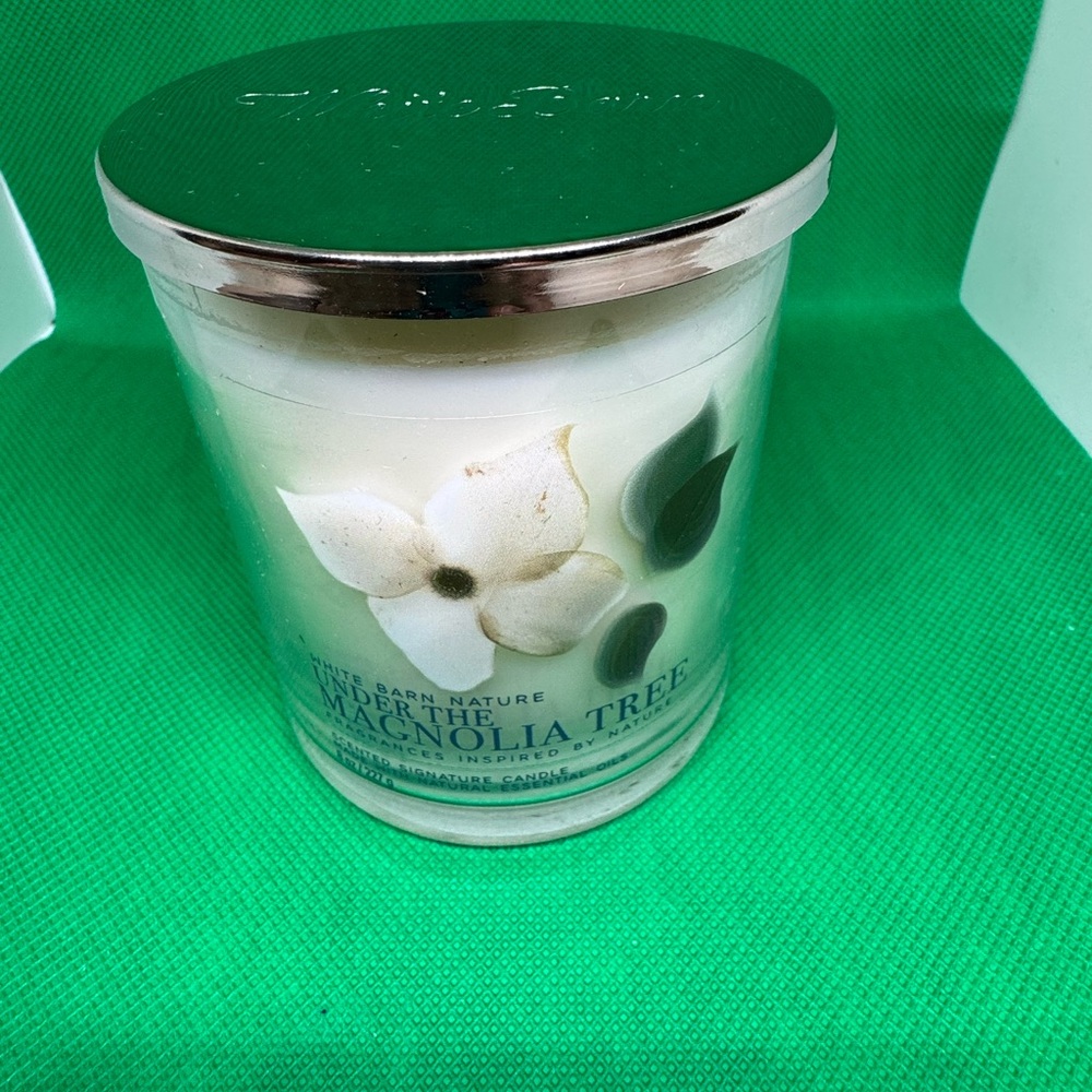 White Barn Under the Magnolia Tree Single Wick Candle 🕯️ New